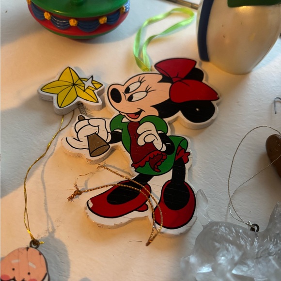 LOT OF 20 VINTAGE CHRISTMAS ORNAMENTS! 
Festive Christmas Ornaments Collection - Picture 9 of 10